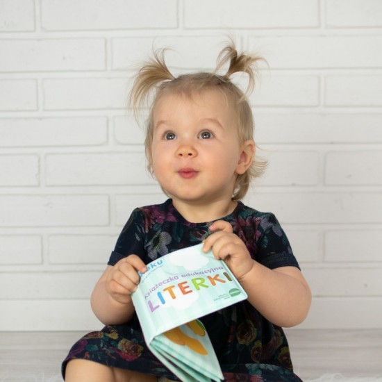 Książeczka edukacyjna z piszczkiem, do kąpieli - Literki / A0475 / Akuku