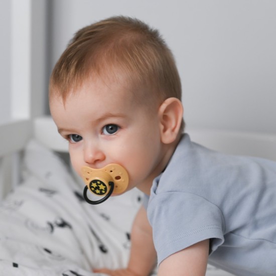 Akuku Baby Soother 12m+ golden Stars / A0591 / Akuku Akuku Baby Soother 12m+ golden Stars / A0591 / Akuku